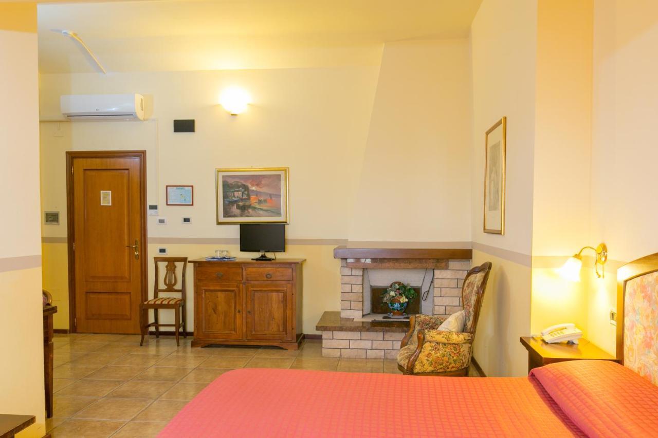 Agrihotel Elisabetta Collemezzano Extérieur photo