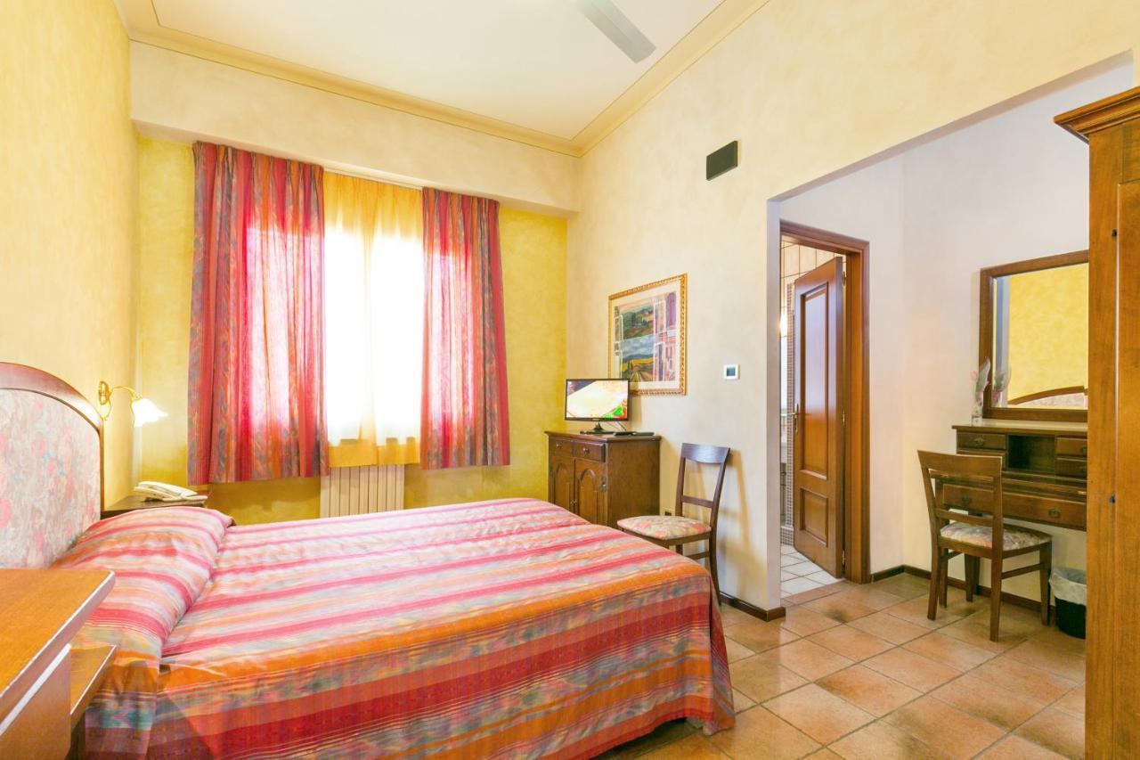 Agrihotel Elisabetta Collemezzano Extérieur photo
