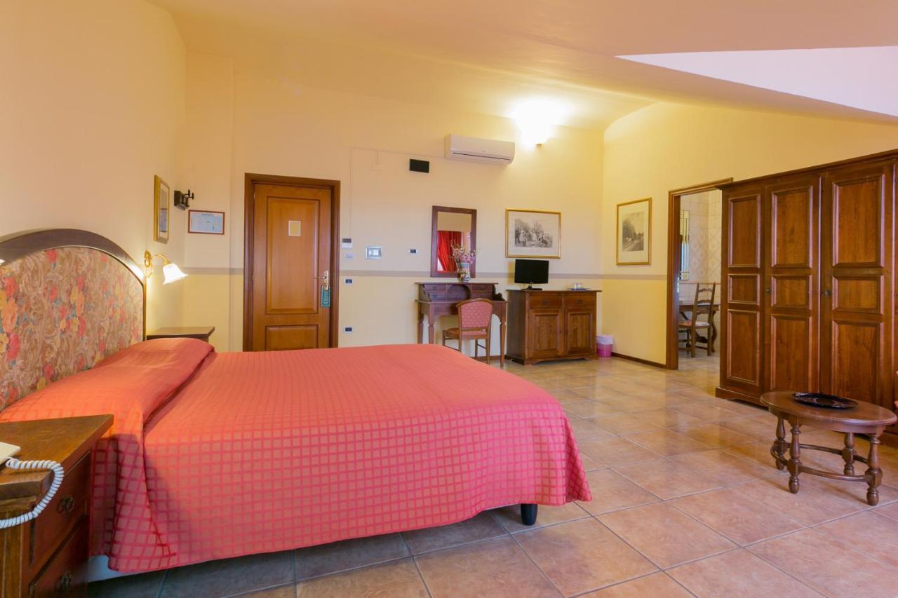 Agrihotel Elisabetta Collemezzano Extérieur photo