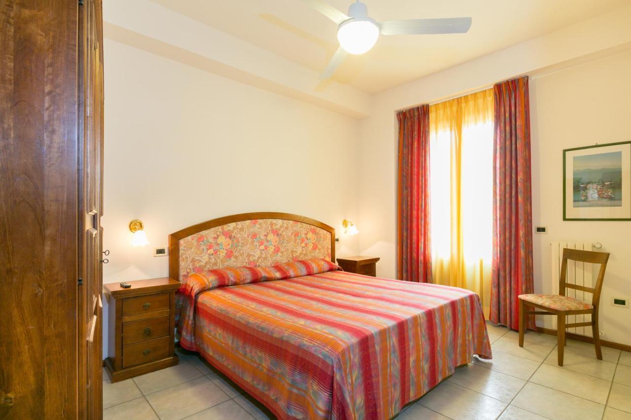 Agrihotel Elisabetta Collemezzano Extérieur photo